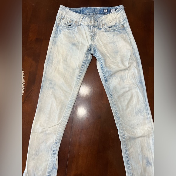 Miss Me skinny jeans size 26! The coloring of this denim is super unique! - Picture 2 of 3